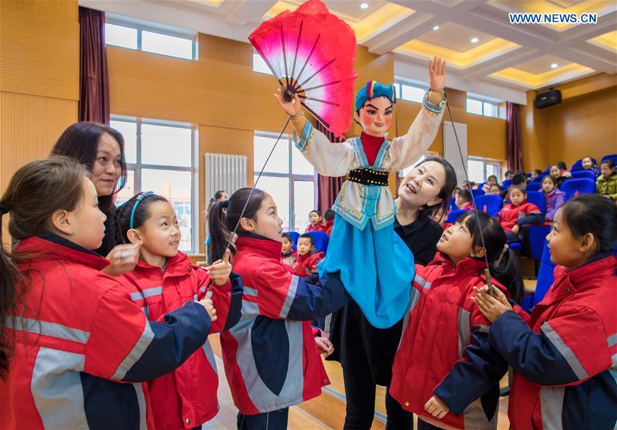 #CHINA-HOHHOT-PUPPET SHOW-CAMPUS (CN)