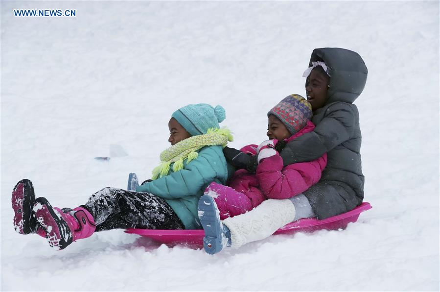 U.S.-CHICAGO-SNOW-FUN