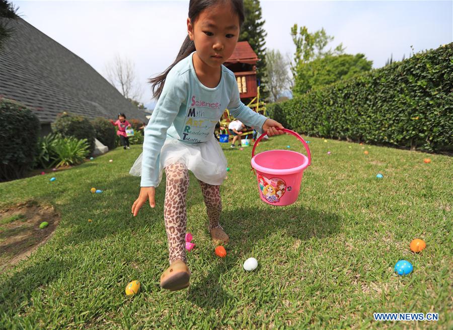 U.S.-LOS ANGELES-EASTER-EGG HUNT