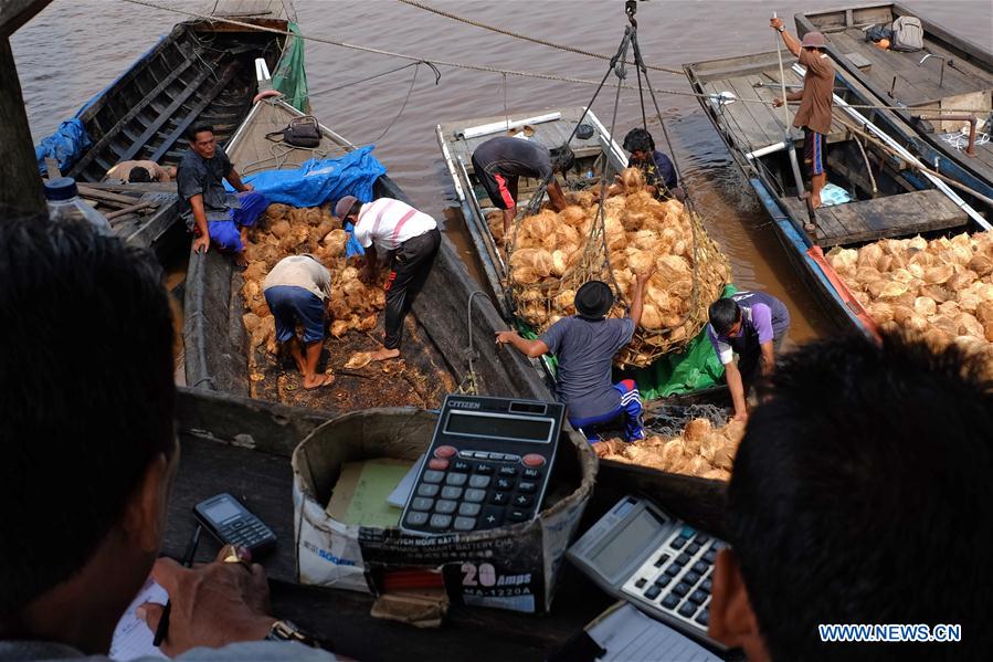 INDONESIA-RIAU-DAILY LIFE-COCONUT MARKET