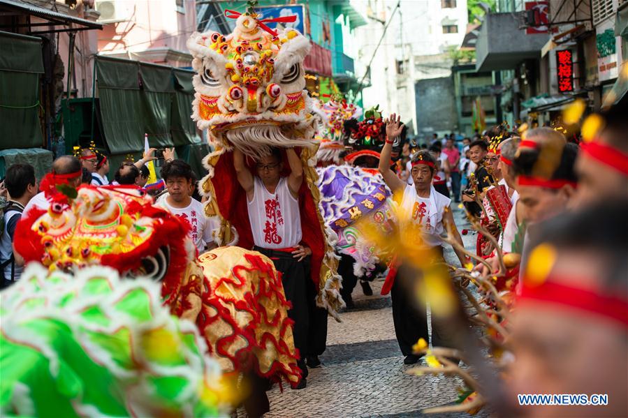 CHINA-MACAO-BIRTH OF BUDDHA-DRUNKEN DRAGON DANCE (CN)