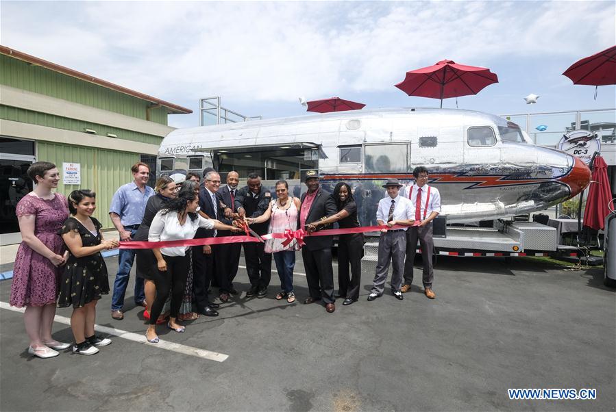 U.S.-LOS ANGELES-AIRPLANE-FOOD TRUCK