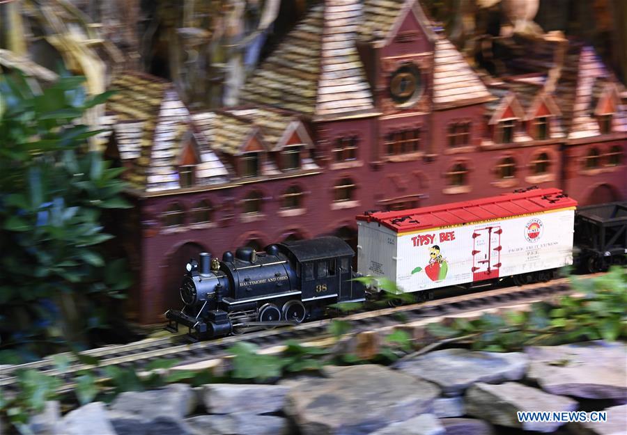 U.S.-WASHINGTON-USBG-HOLIDAY EXHIBIT-ICONIC TRAIN STATIONS