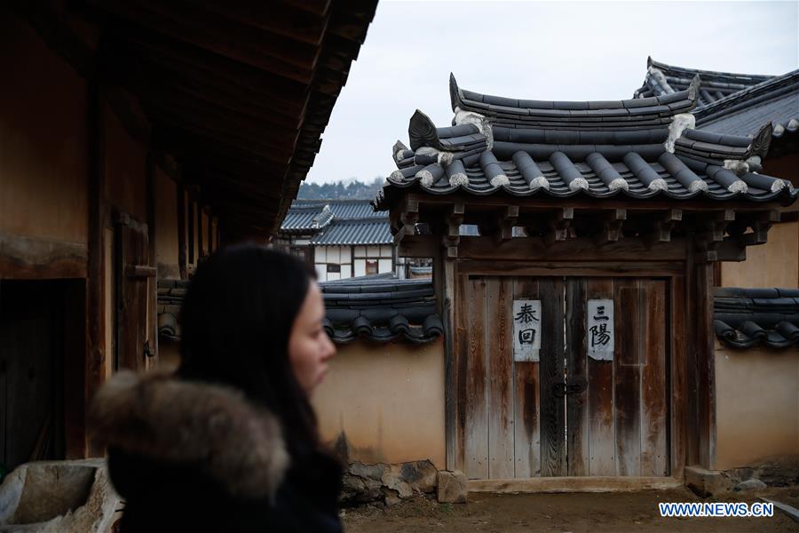 SOUTH KOREA-GYEONGSANGBUK-DO-ANDONG-HAHOE VILLAGE