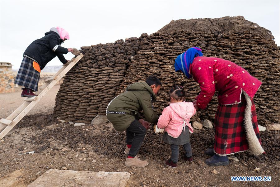 (InTibet) CHINA-TIBET-WINTER-HERDSMEN-LIFESTYLE (CN)