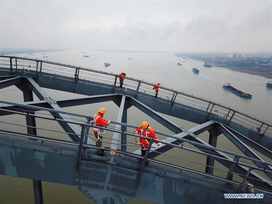 #CHINA-JIUJIANG-SPRING FESTIVAL-TRAVEL RUSH-BRIDGE MAINTENANCE (CN)