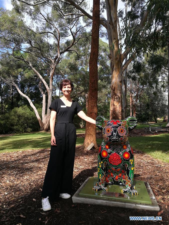 AUSTRALIA-CANBERRA-NATIONAL BOTANIC GARDENS-KOALA STATUE