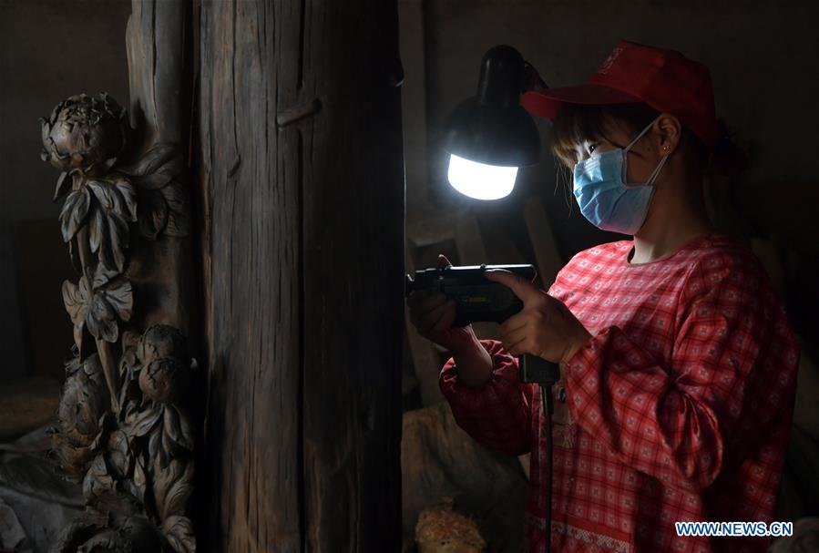 CHINA-JIANGXI-ECONOMY-WOOD CARVINGS (CN)