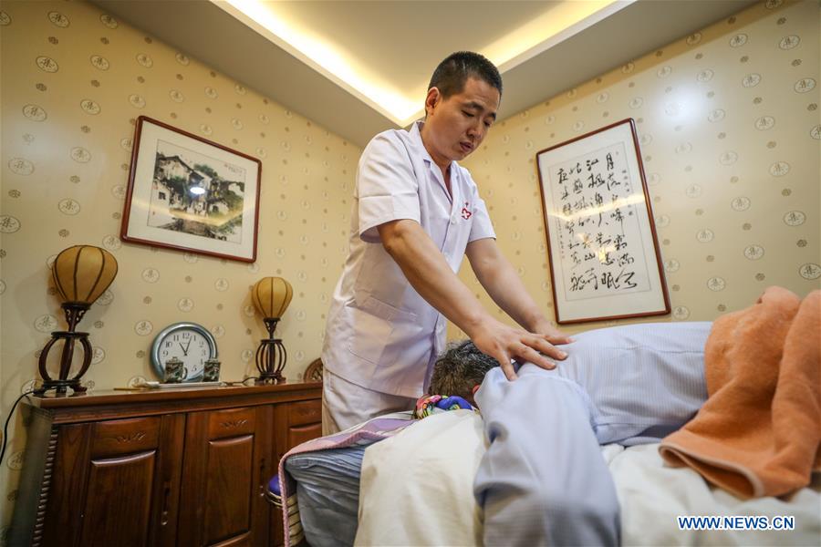 CHINA-DALIAN-SUMMER DAVOS-TRADITIONAL CHINESE MEDICINE (CN)