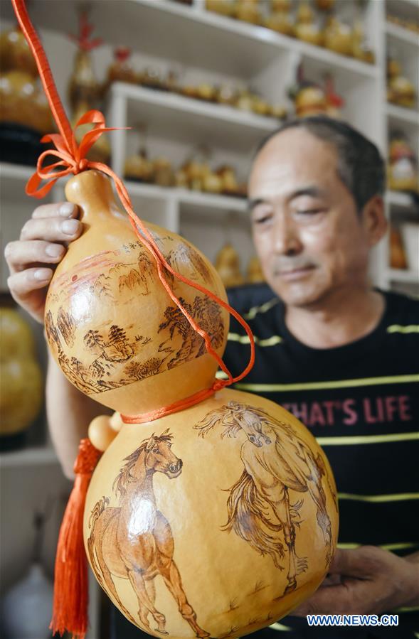 CHINA-JILIN-CHANGCHUN-GOURD-PYROGRAPHY (CN)