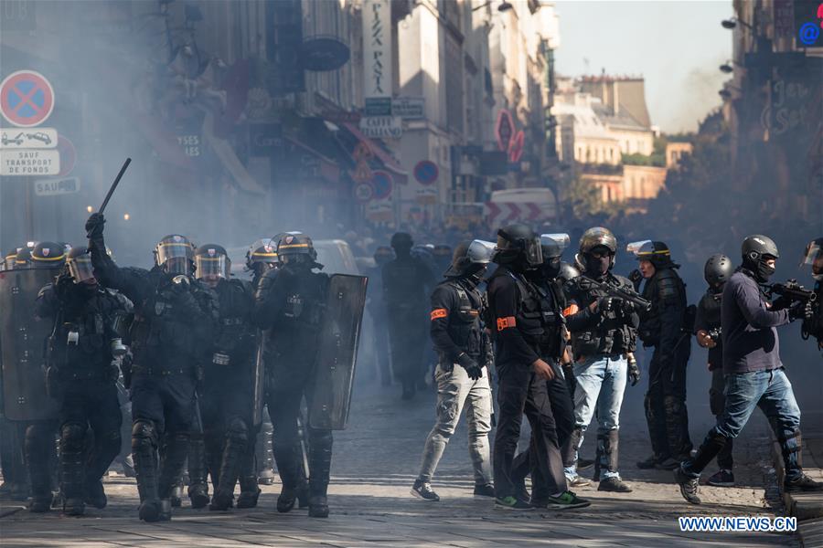 FRANCE-PARIS-PROTEST-POLICE-"YELLOW VEST"