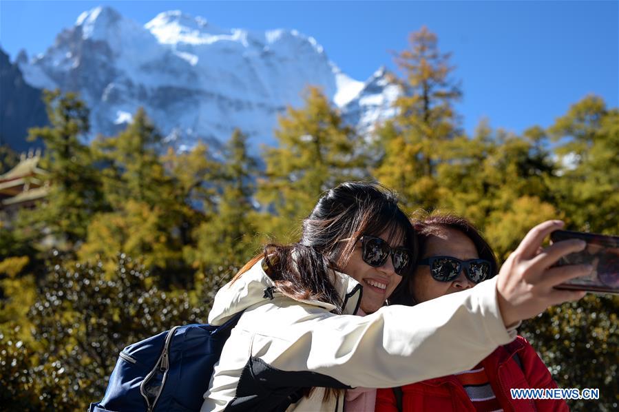 CHINA-SICHUAN-DAOCHENG- AUTUMN SCENERY (CN)