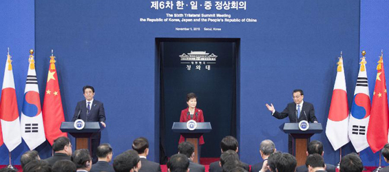 Chinese premier, Japanese PM and S. Korean president attend press conference