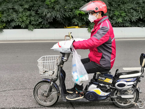 “管家”快递员贾胜治