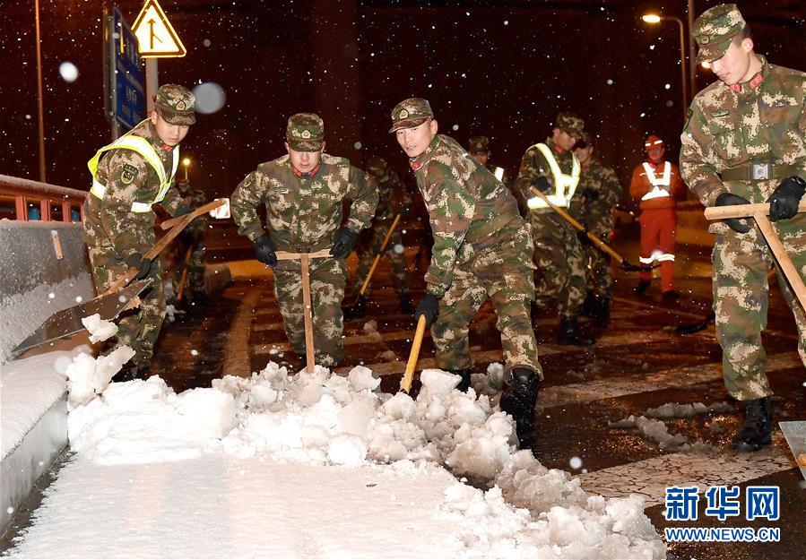 （新华全媒头条）（1）雨雪冰冻中，他们奋力前行——基层党员干群抗击冰雪灾害纪实