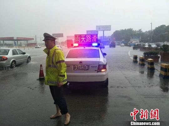 成都遭遇强降雨天气过程蒲江降雨量已超300毫米