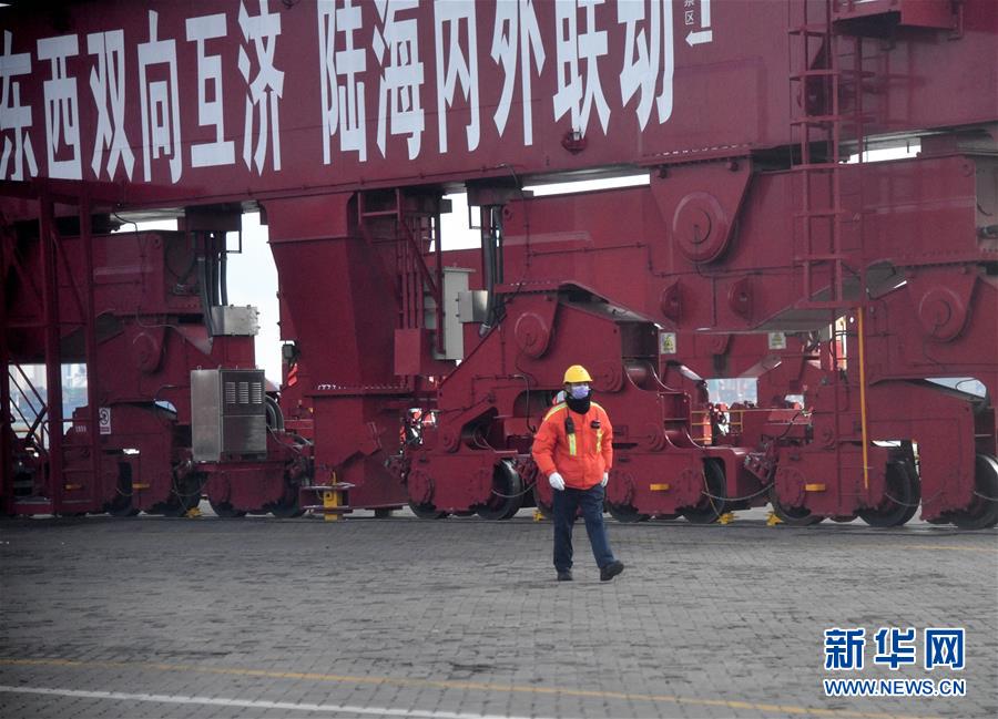 （图文互动）（1）海港转运不停歇　整体运能待释放——沿海主要港口生产见闻