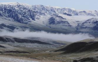 祁连山九月迎秋雪 雪山雾?；杂陈躺菰? />  
<div>祁连山九月迎秋雪 雪山雾?；杂陈躺菰?/div>
</a> 
</div>
<div class=