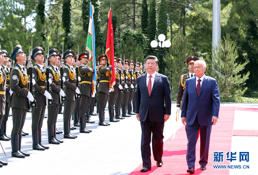 6月22日，国家主席习近平在塔什干库克萨莱国宾馆同乌兹别克斯坦总统卡里莫夫举行会谈?；崽盖?，习近平出席卡里莫夫举行的欢迎仪式。新华社记者马占成摄