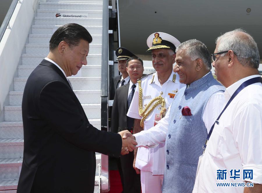 10月15日，国家主席习近平抵达印度果阿，应印度总理莫迪邀请，出席金砖国家领导人第八次会晤。 新华社记者兰红光摄 